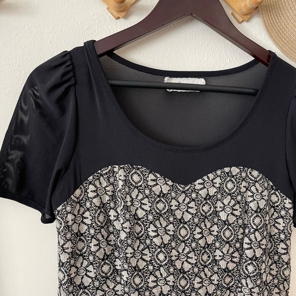 Anthropologie A’reve Neutral Floral Lace Sleeve Dress - Picture 2 of 3